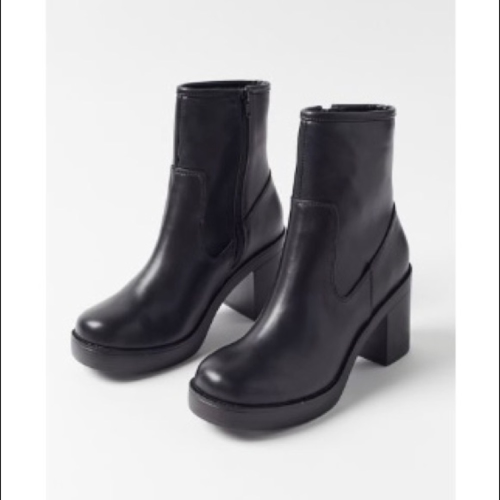 UO Gwen Platform Boot